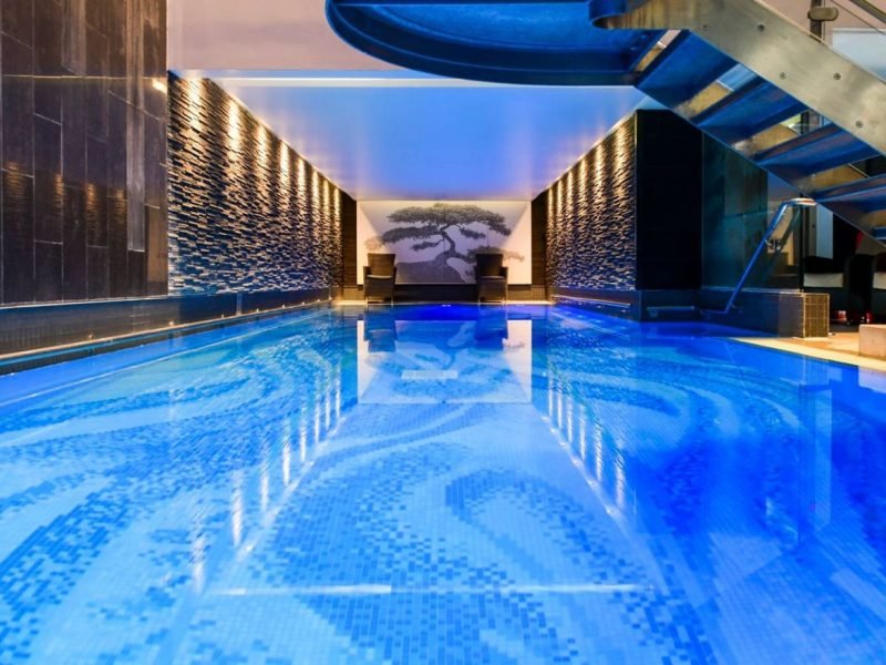 inddor pool